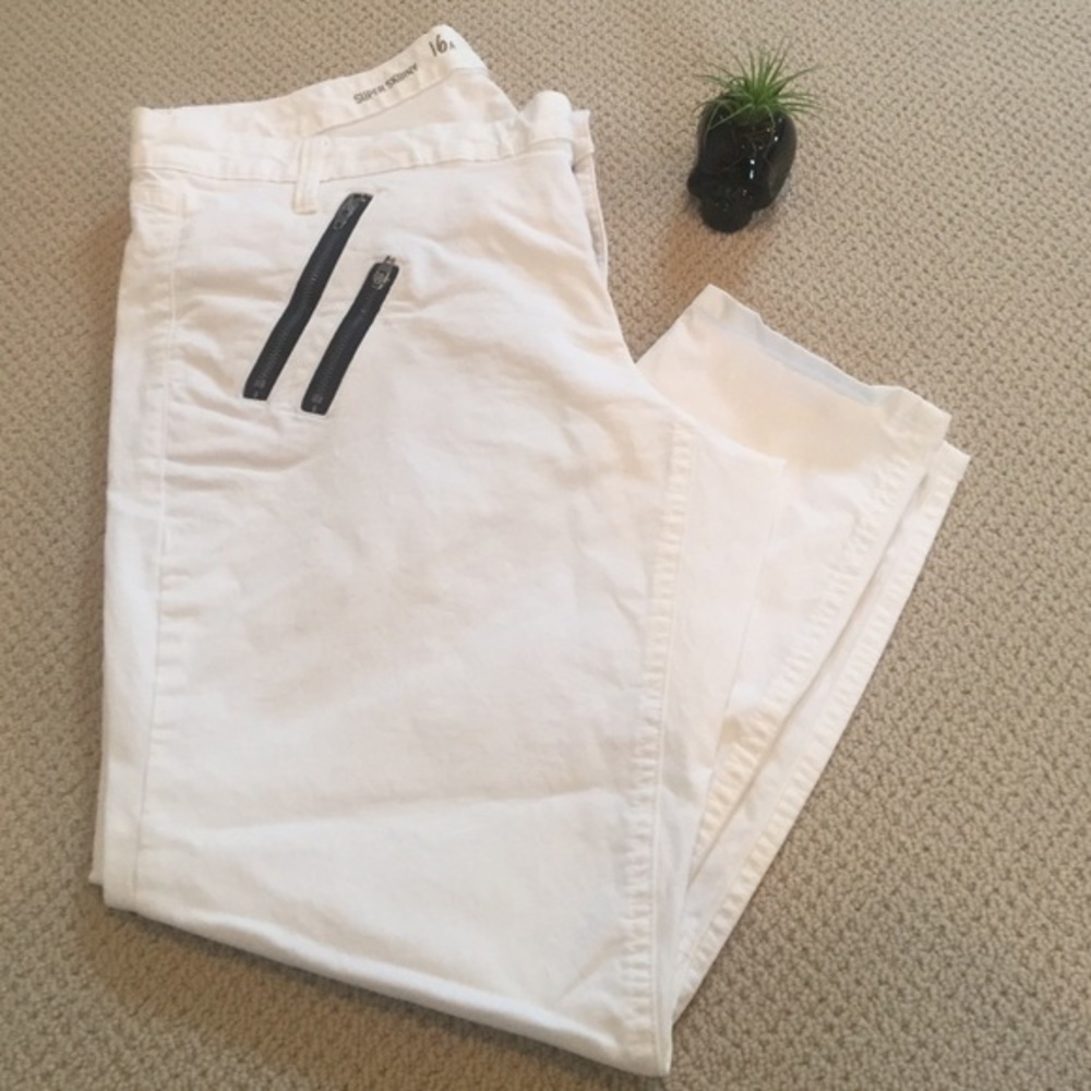 Gap white moto pant with black zippers.